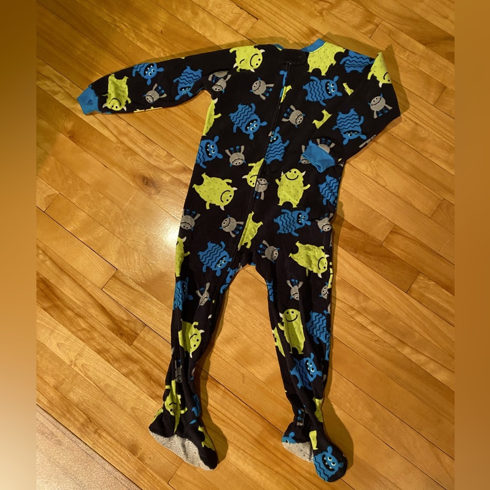 Onesie pyjama zip size 5 kid